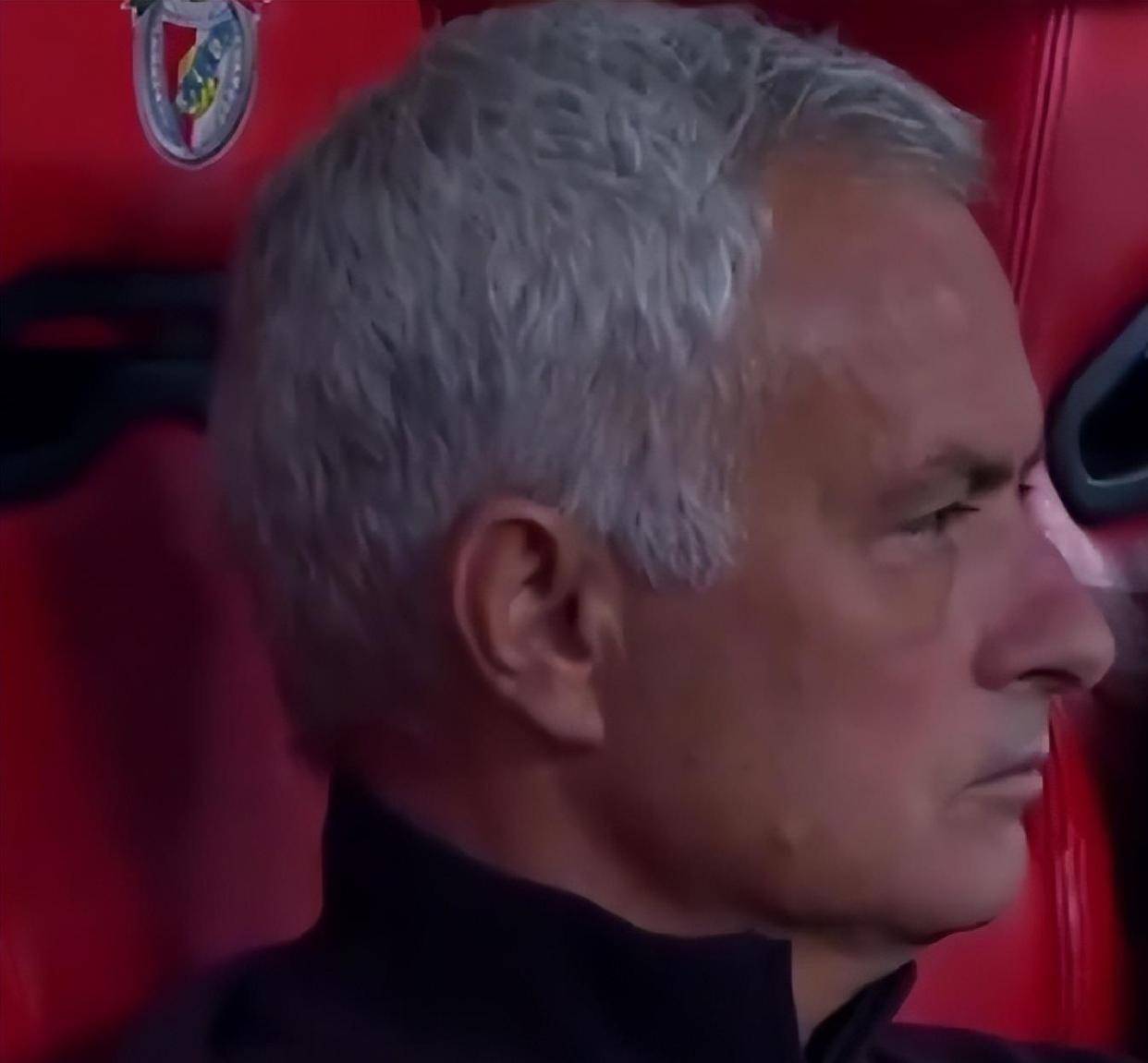 穆帅赌对了,欧冠三连败后他找到最佳夺冠路,放弃欧战专攻国内三冠王