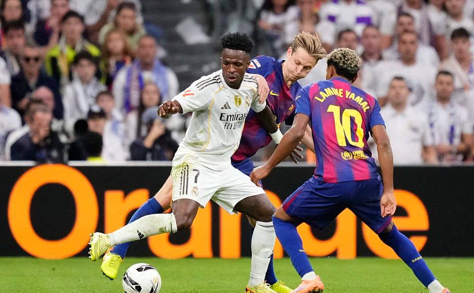 维尼修斯向阿隆索道歉,皇马过气一哥化解矛盾