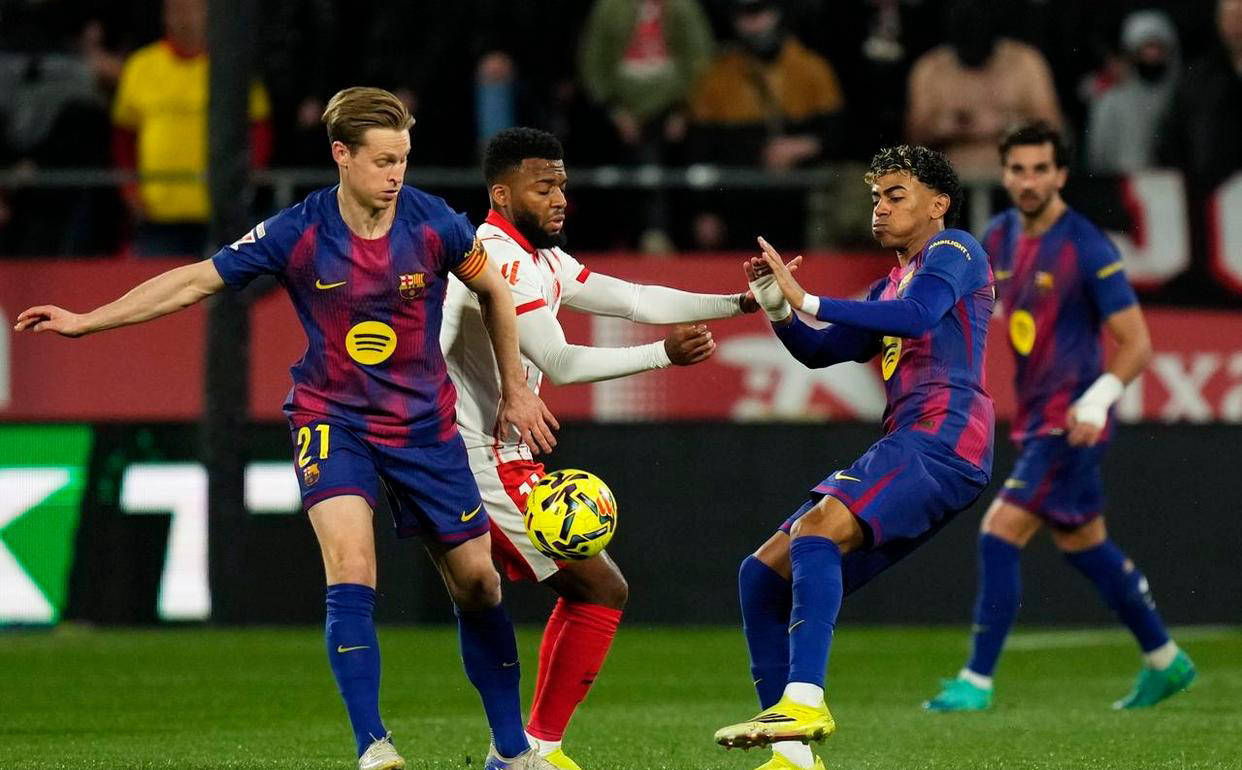 赫罗纳爆冷逆转巴萨，西甲最新积分榜出炉：巴萨丢失榜首位置